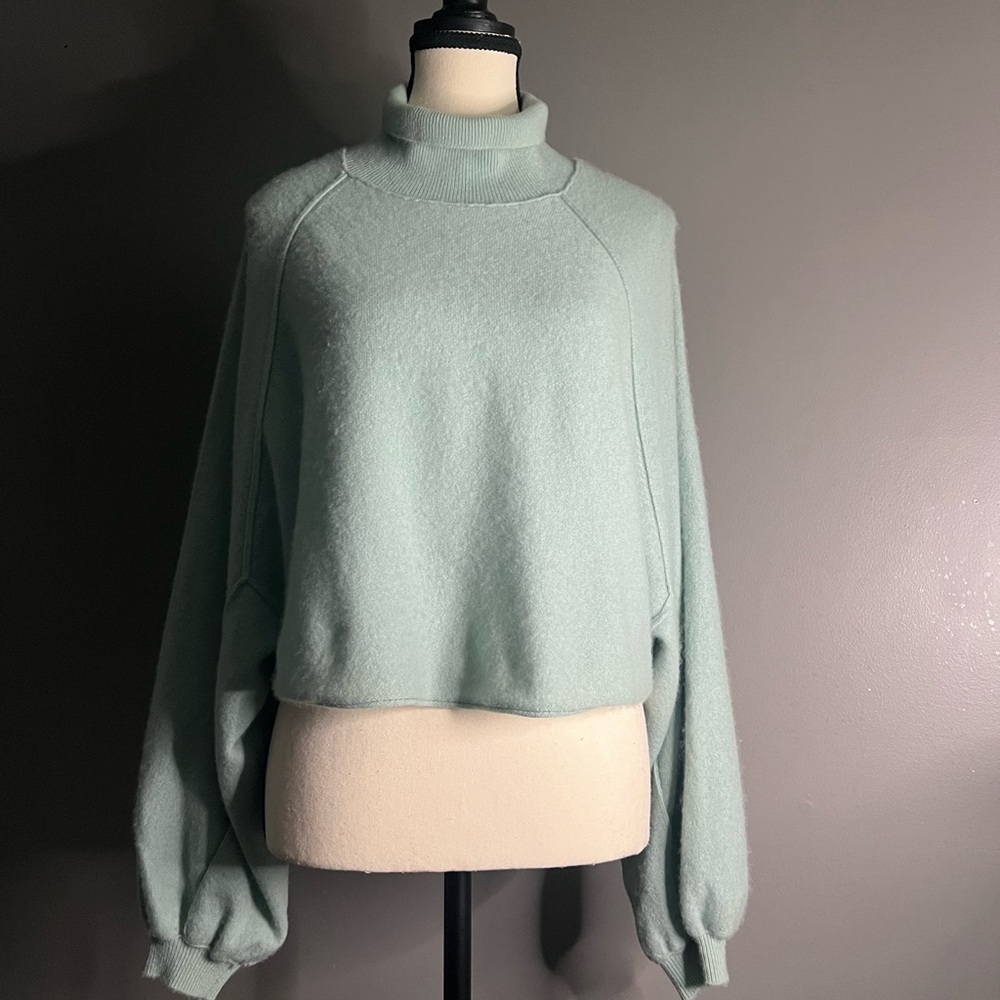Free People 100% Cashmere Lost In Forest Sweater. Cropped. Mint. Size M. EUC